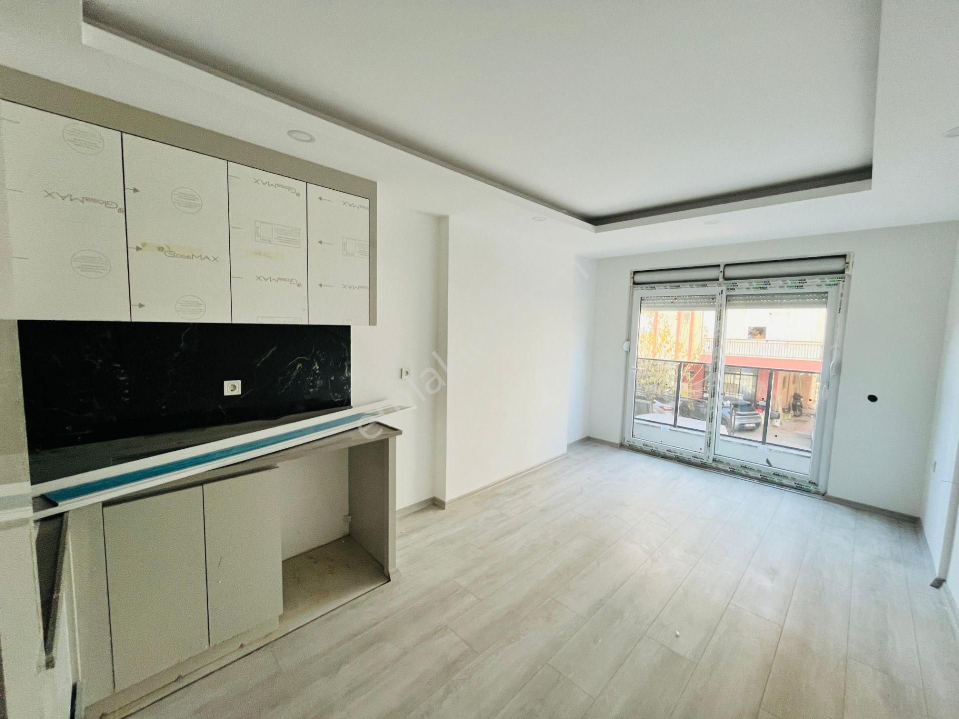 Cumhuriyet 'te Kat Ve Cephe Seçenekli Geniş 1+1 'ler - Görsel 7