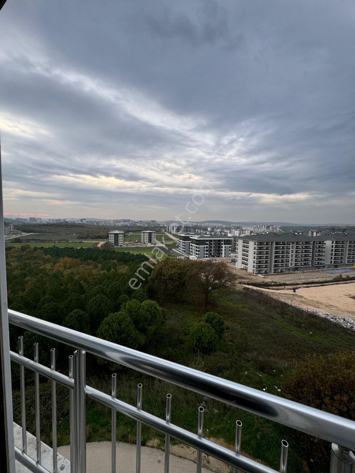 Remax Advantage'den Kiralık 5+1 Havuzlu Site İçinde Daire