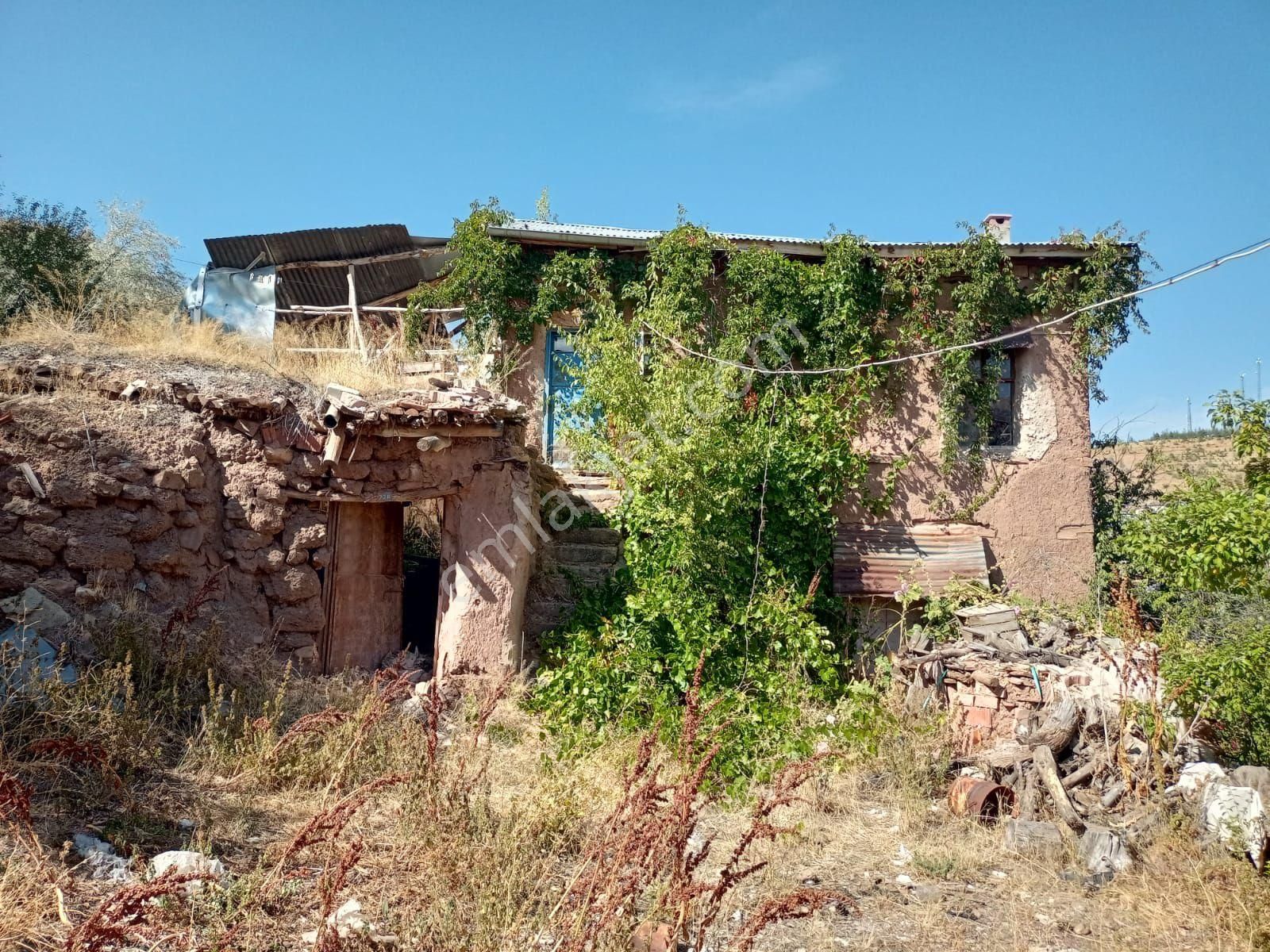 Aladağ Kayak Merkezi Yolu Üzerinde Satılık Bahçeli Ev