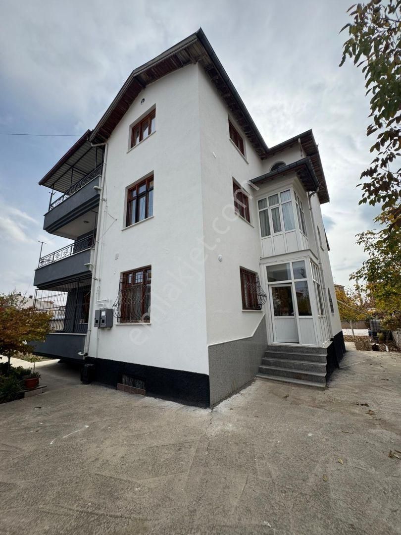 Konya Meram Harmancık Mahallesinde 1.015 M² Arsa İçinde 3 Katlı Ev - Görsel 4