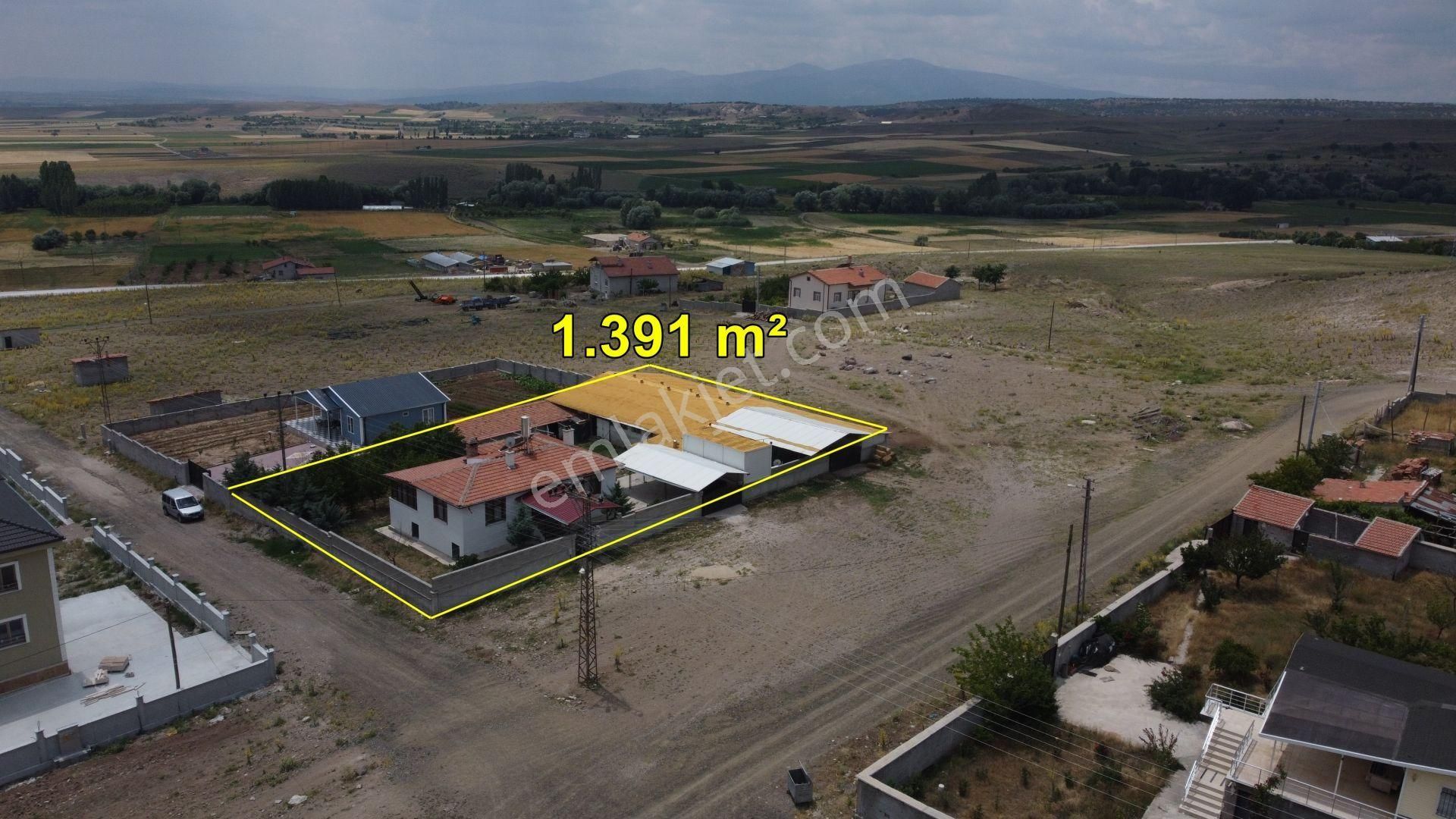 Hatunsaray Da 1.352 M2 Hazır Kurulu Çiftlik Evi