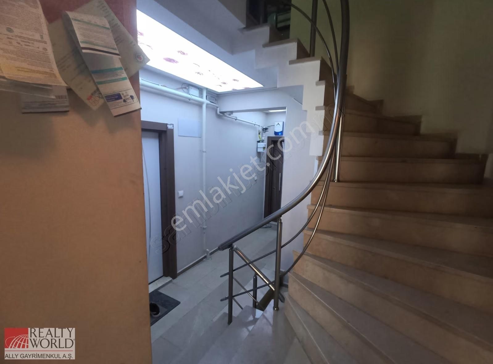Merkezde Metrolara 400 Metre Mesafede 1+1 Eşyalı Satılık Daire - Görsel 13