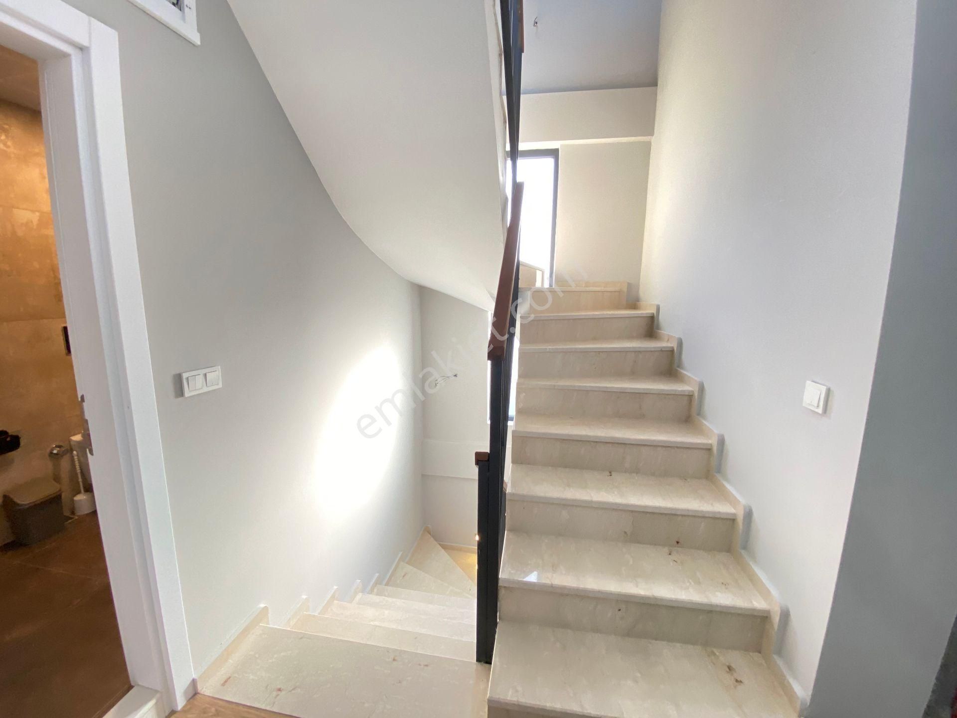 Seferihisar Doğanbey De Tek Mustakil Yerden Isıtma Ultra Lüx Satılık 3+1 Villa - Görsel 33