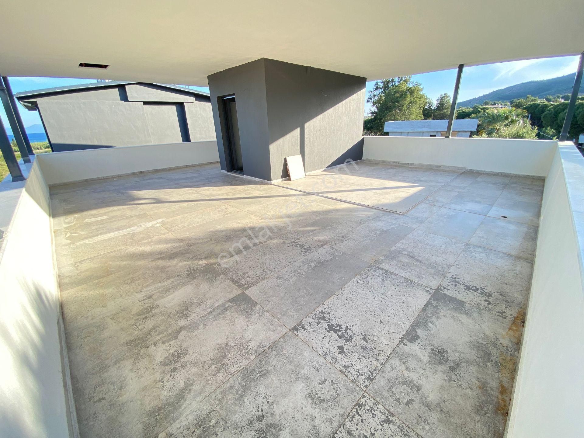 Seferihisar Doğanbey De Tek Mustakil Yerden Isıtma Ultra Lüx Satılık 3+1 Villa - Görsel 16