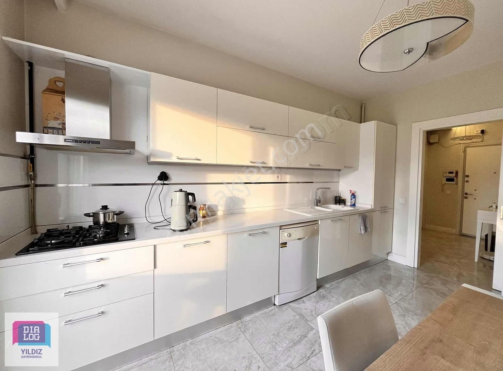 Dialog Yıldız / Balat'ın Kalbinde Cadde Üstü 2+1 Satılık Daire - Görsel 3