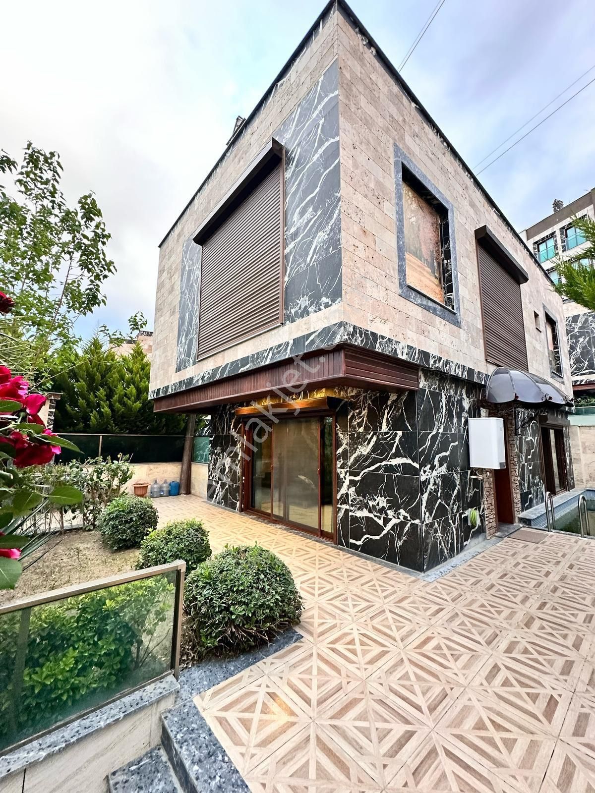 Merkezde Lüks Yaşam! Kuşadası 3+1 Özel Havuzlu, Doğalgazlı, Eşyalı Villa - Görsel 4