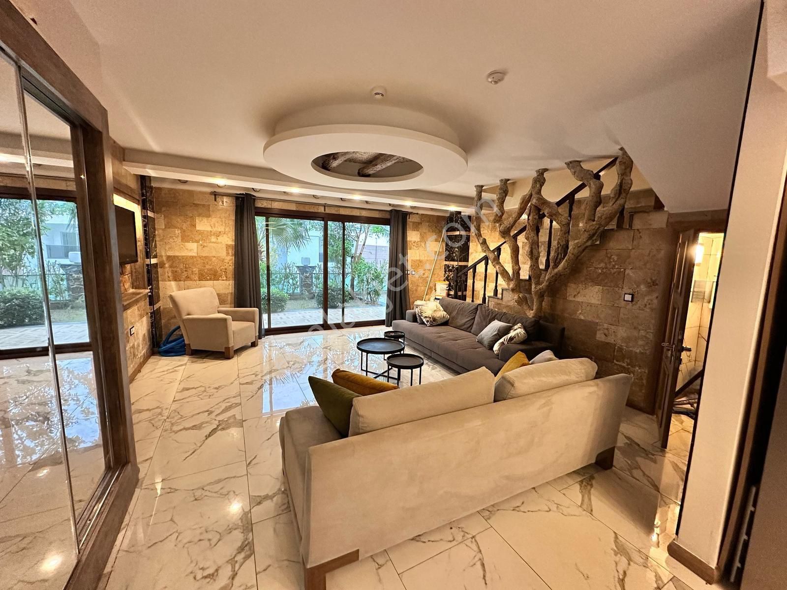 Merkezde Lüks Yaşam! Kuşadası 3+1 Özel Havuzlu, Doğalgazlı, Eşyalı Villa - Görsel 10