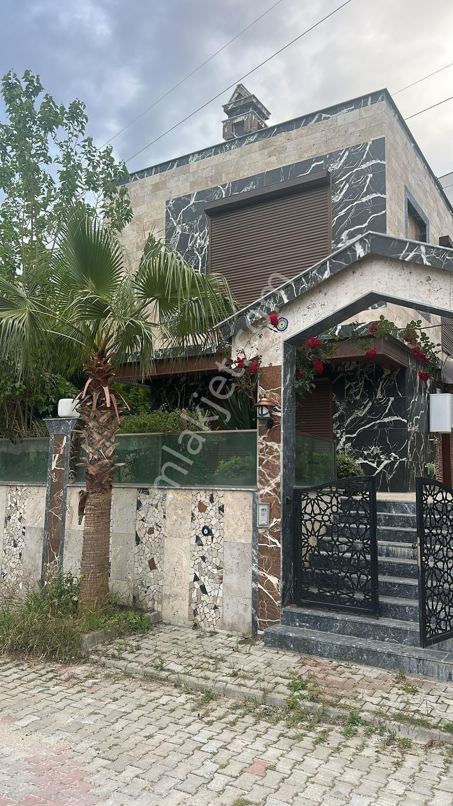 Merkezde Lüks Yaşam! Kuşadası 3+1 Özel Havuzlu, Doğalgazlı, Eşyalı Villa - Görsel 3