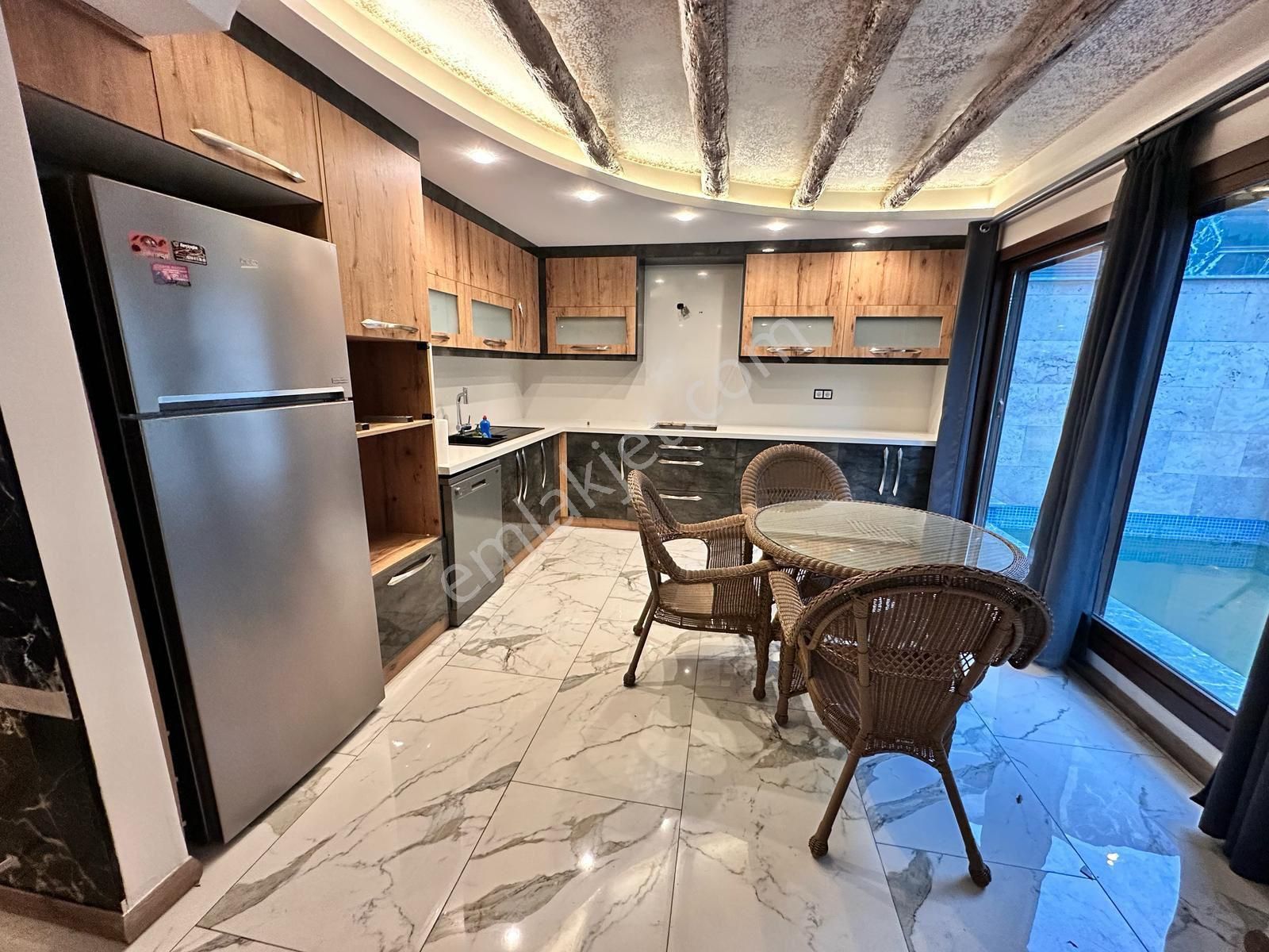 Merkezde Lüks Yaşam! Kuşadası 3+1 Özel Havuzlu, Doğalgazlı, Eşyalı Villa - Görsel 13