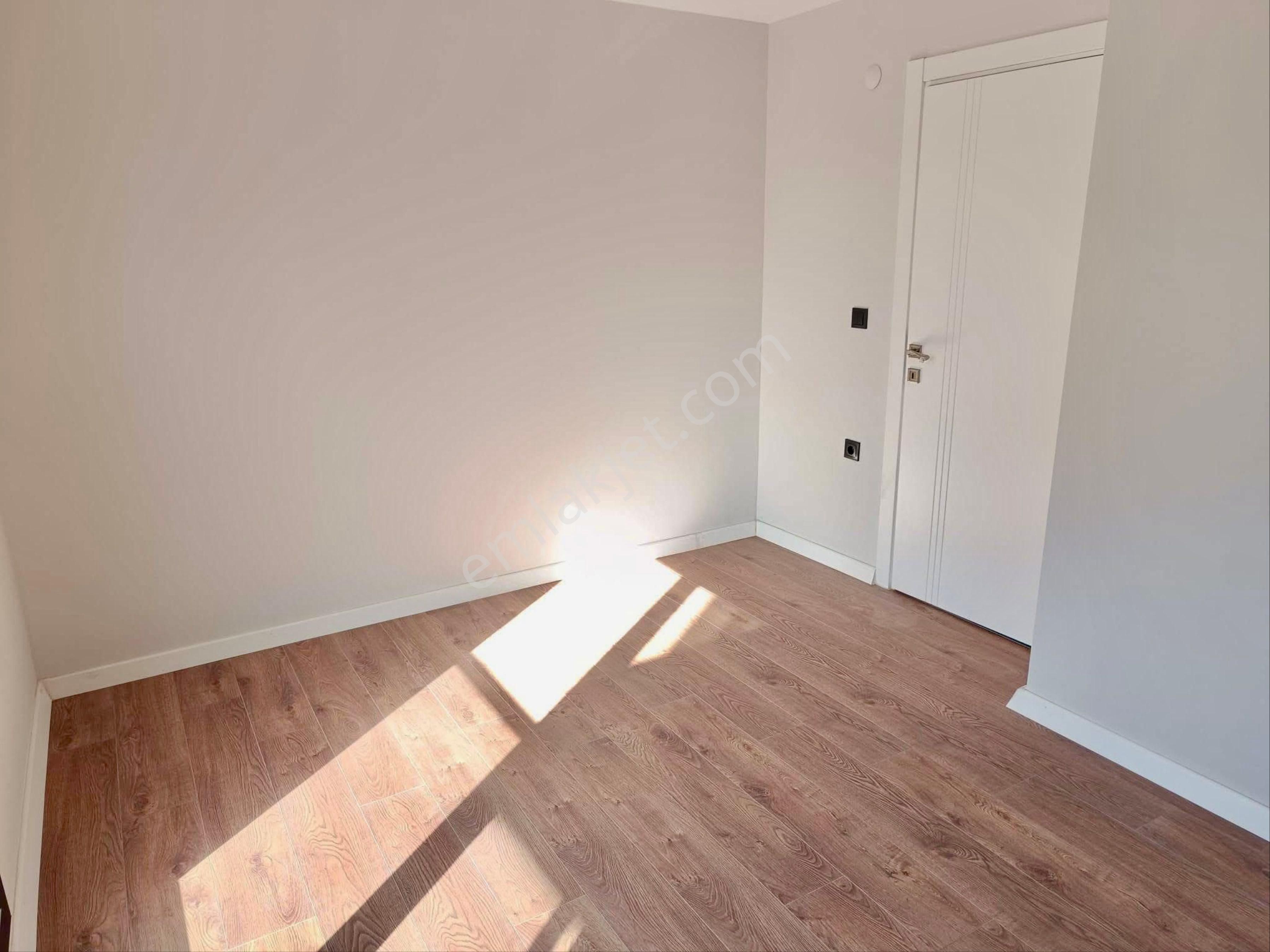 Şehir Merkezinde Arakat 2+1 Kapalı Otoparklı Daire - Görsel 8