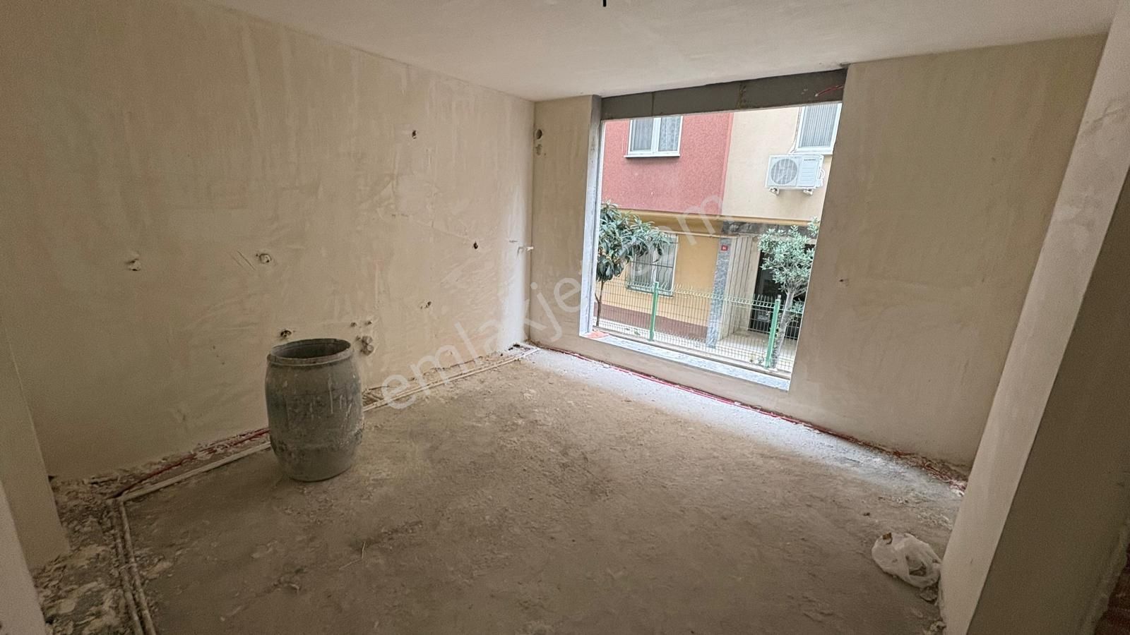 _ala_küçükyalı Metro'ya Yakın Ara Kat Sıfır 1-+1 Daire - Görsel 3