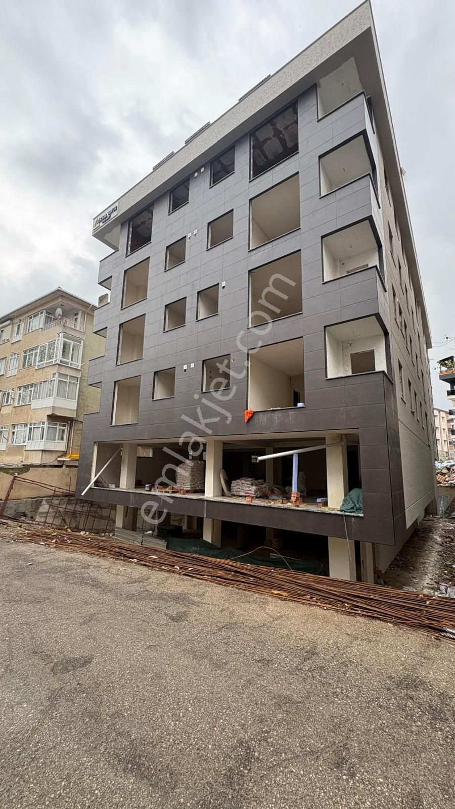 _ala_küçükyalı Metro'ya Yakın Ara Kat Sıfır 1-+1 Daire