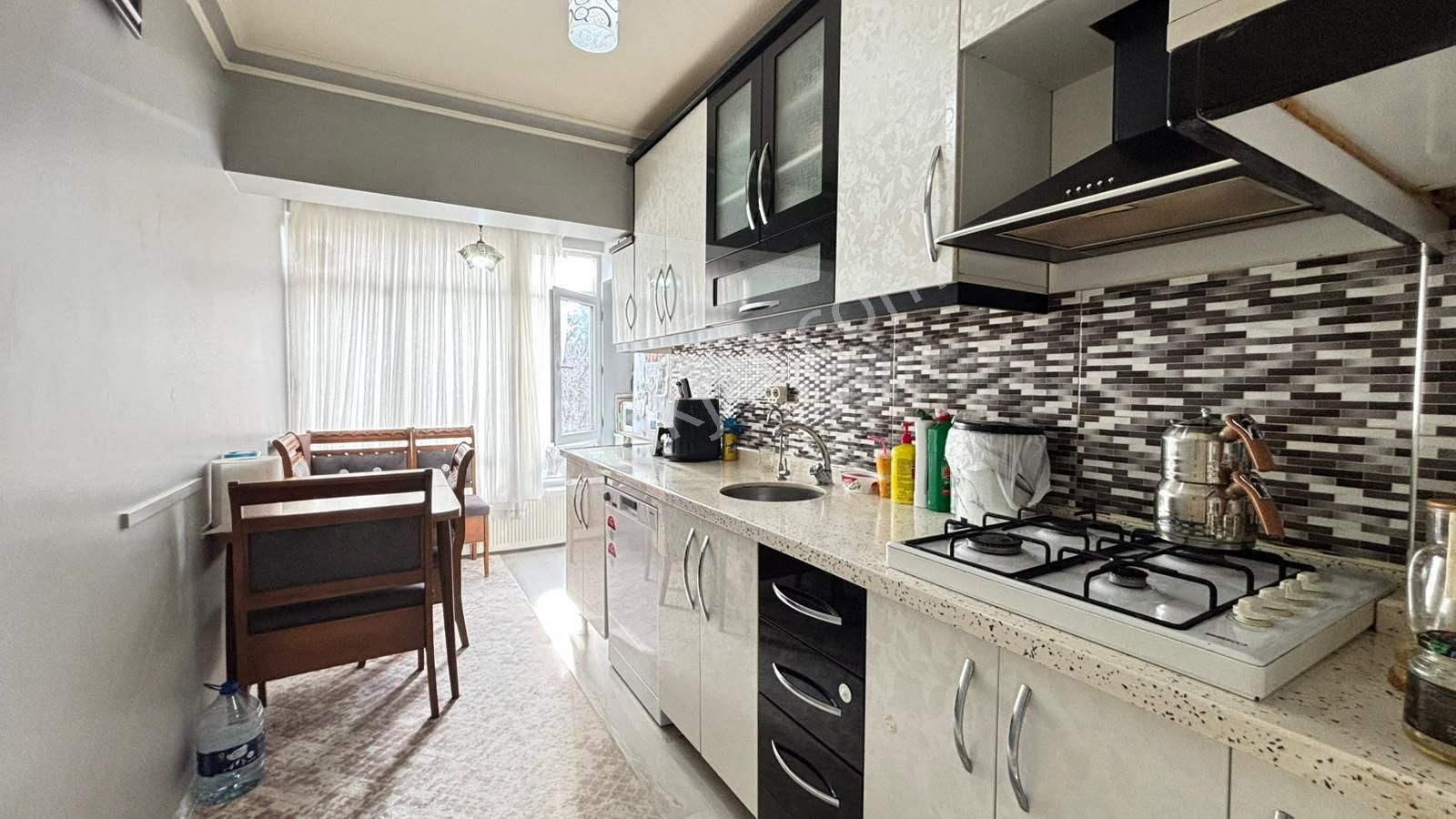 Kalecik Emlak'tan Merkezi Bölgede Güney Doğu Ara Kat Masrafsız Daire!!!