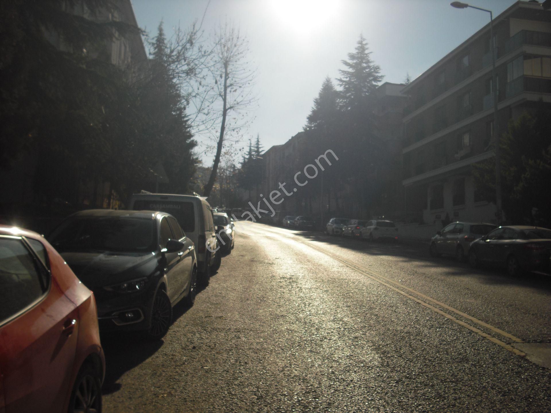 Dikmen Hürriyet Cad. 3+1 Merkezi Sist. Salon Bağımsız Bakımlı Aile Apt. - Görsel 23