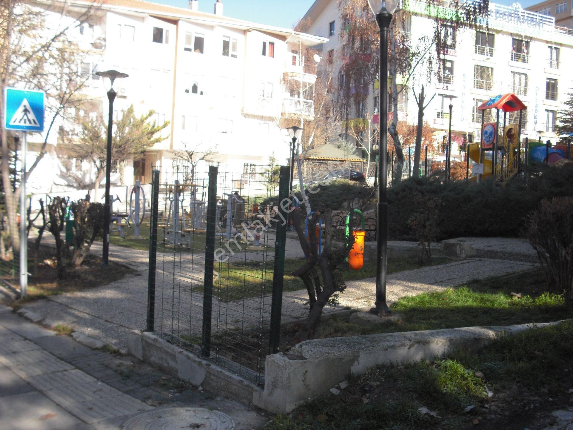 Dikmen Hürriyet Cad. 3+1 Merkezi Sist. Salon Bağımsız Bakımlı Aile Apt. - Görsel 20