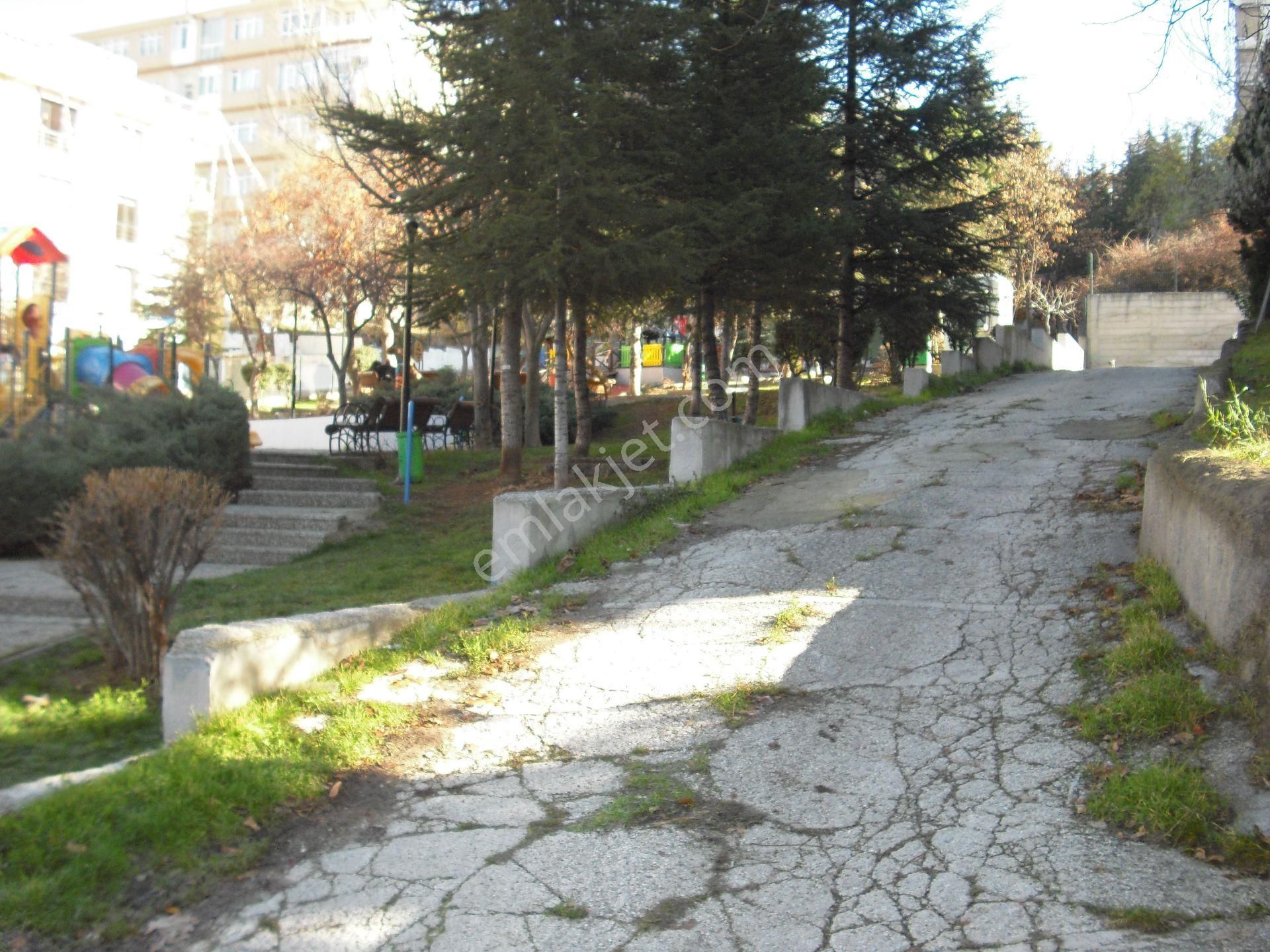 Dikmen Hürriyet Cad. 3+1 Merkezi Sist. Salon Bağımsız Bakımlı Aile Apt. - Görsel 21