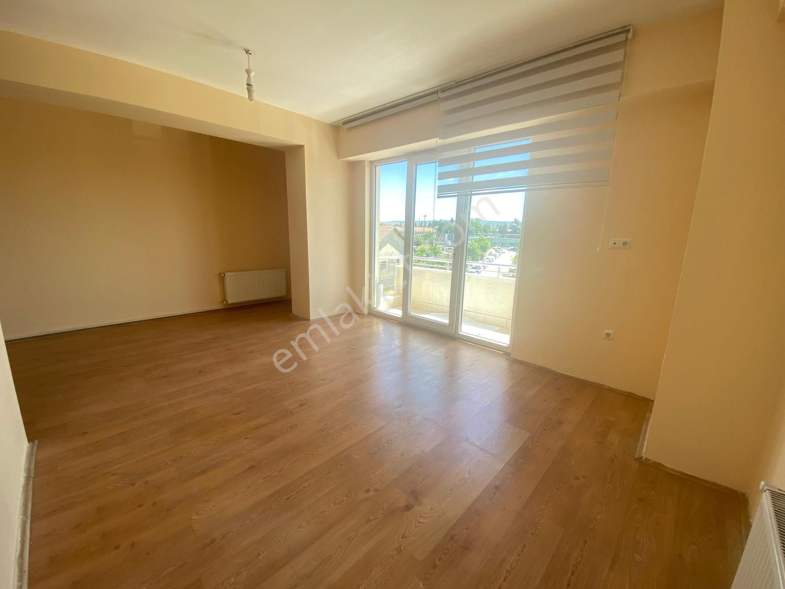 Bess'den İsmet İnönü-1 Cad. Üzerinde Kiralık 2+1 Ofis - Görsel 3