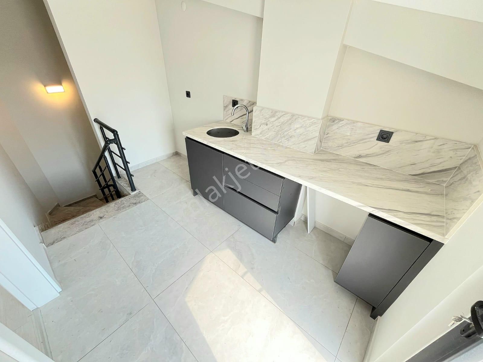 ▶ ▶ Akçay Körfez'den Konumuyla Ayrıcalıklı Çift Mutfaklı 3+1 Satılık Villa - Görsel 26