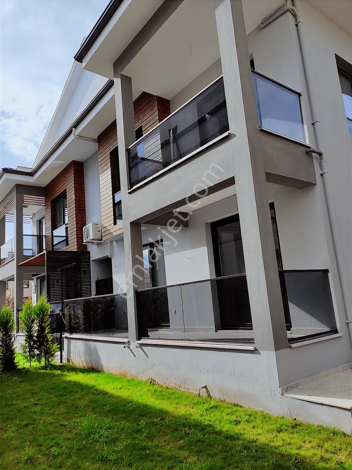 Fethiye Çalış'ta Müstakil Bahçeli 4+1 Tripleks Villa