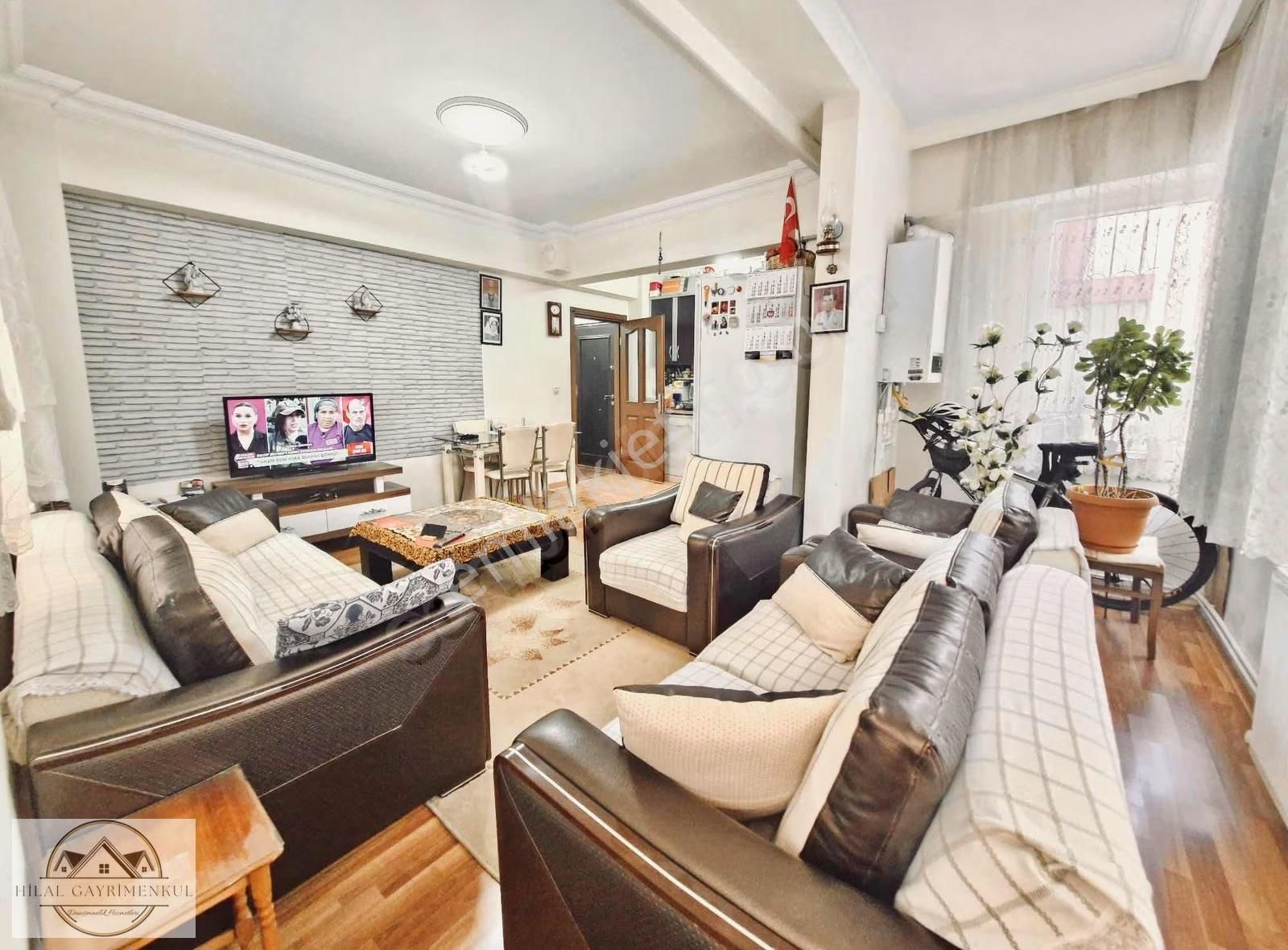 Hilal Gayrimenkulden Kuzeyyaka Cadde Üstü Doğalgaz Kombili 2+1