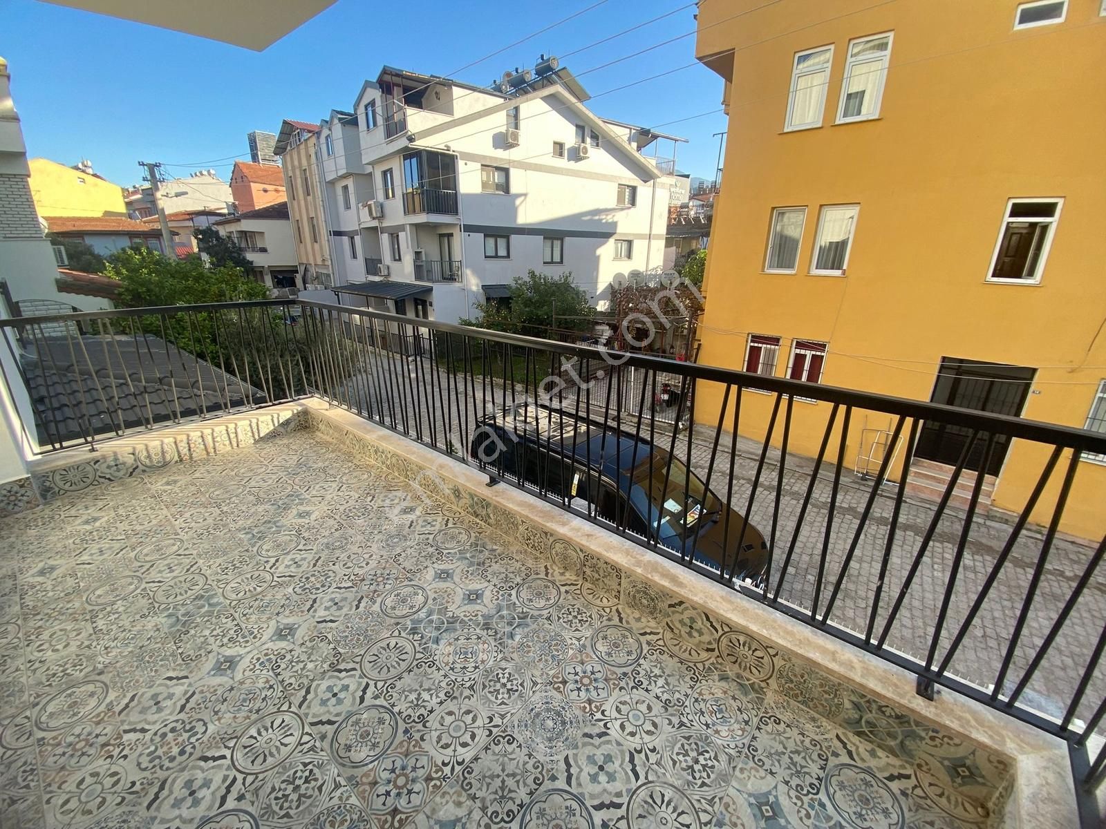 Tuzla Da İyi Lokasyonda Ara Kat Geniş Kullanımlı 3+1 Daire - Görsel 3