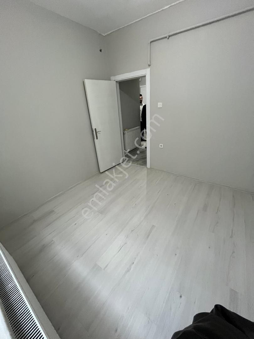 Ümraniye Atatürk Mahallesi Çarşı Metro Yürüme Mesafesi İçi Yapılı Kiralık Daire Ev