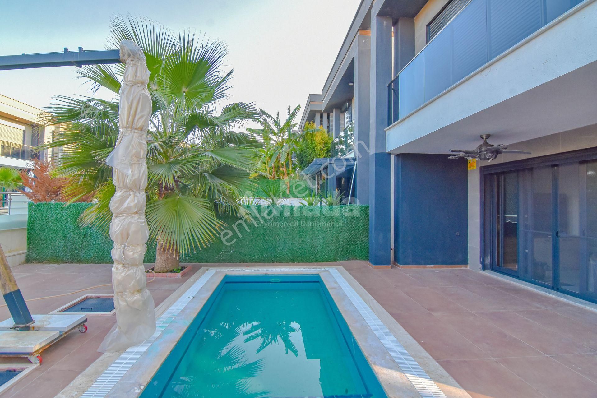 Kuşadası Berr Prime Villaları'nda 3+1 Satılık Lüks Villa - Görsel 34