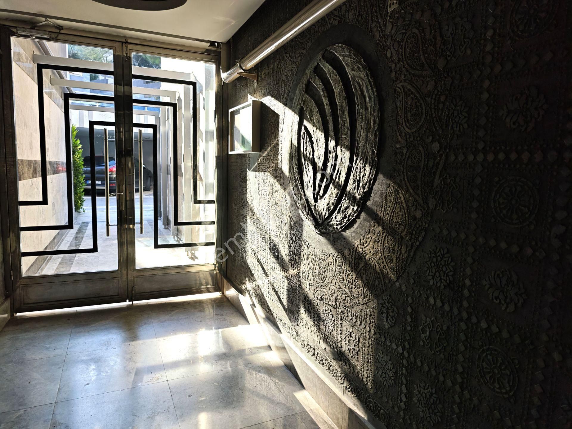 Kuşadası Merkezde Havuzlu Sitede Satılık Yeni 3+1 Ferah Daire - Görsel 2