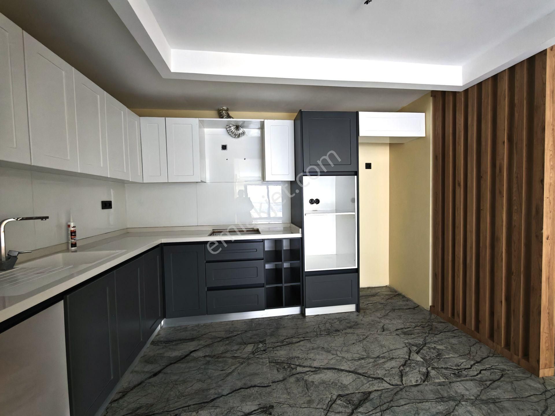 Kuşadası Merkezde Havuzlu Sitede Satılık Yeni 3+1 Ferah Daire - Görsel 7