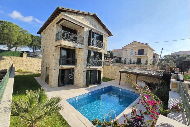 İzmir Foça Satılık Müstakil Villa
