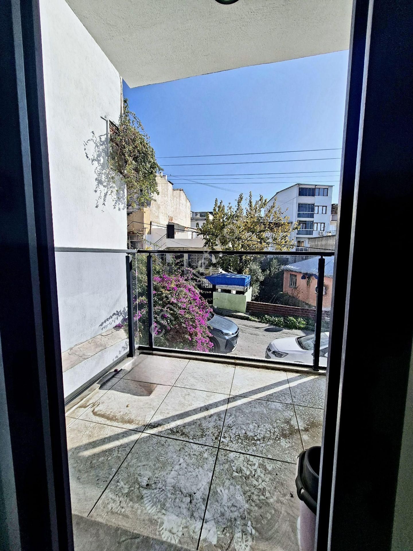 Buca Arakat Balkonlu 1+1 Satılık Daire - Görsel 3