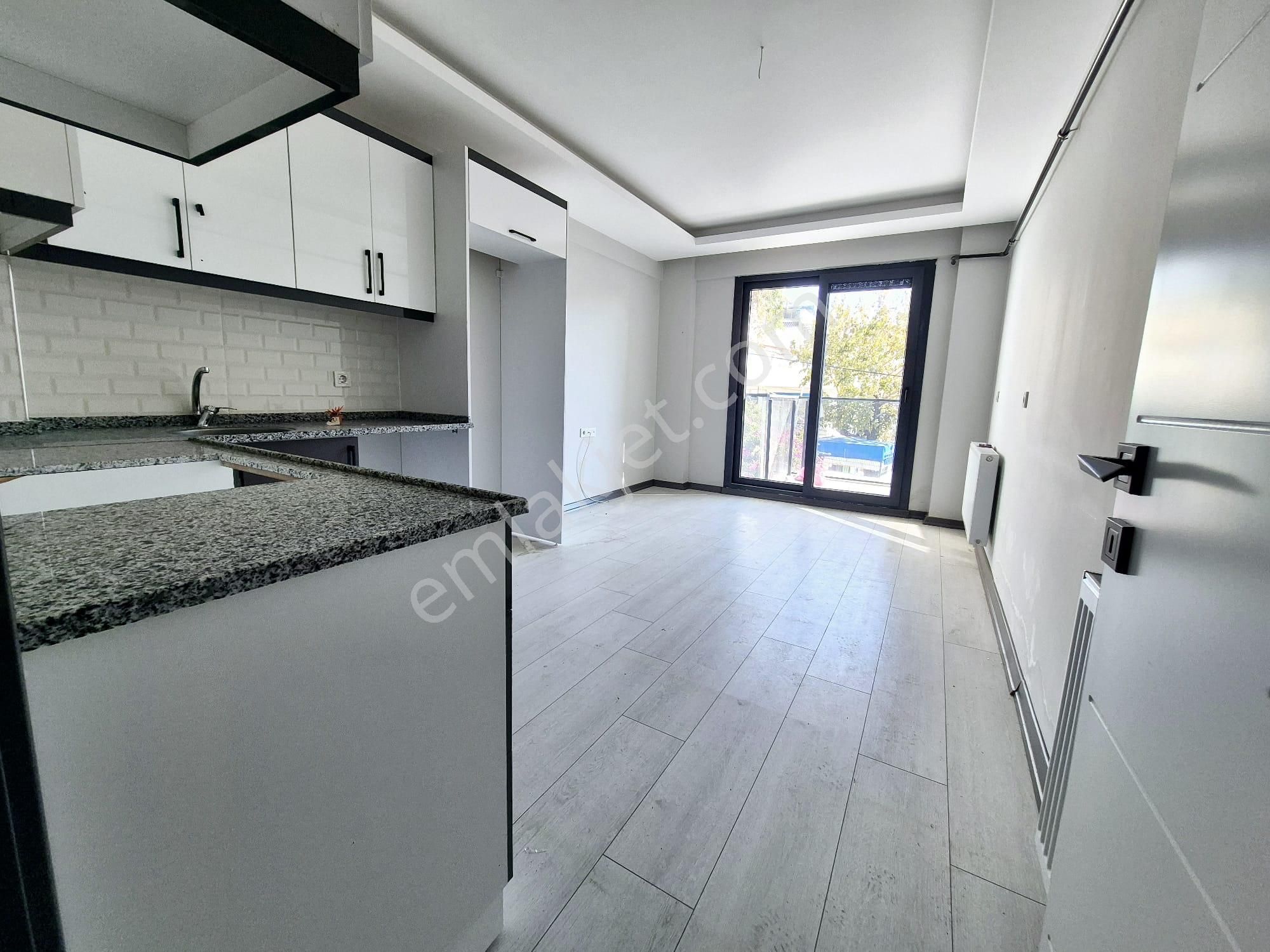 Buca Arakat Balkonlu 1+1 Satılık Daire