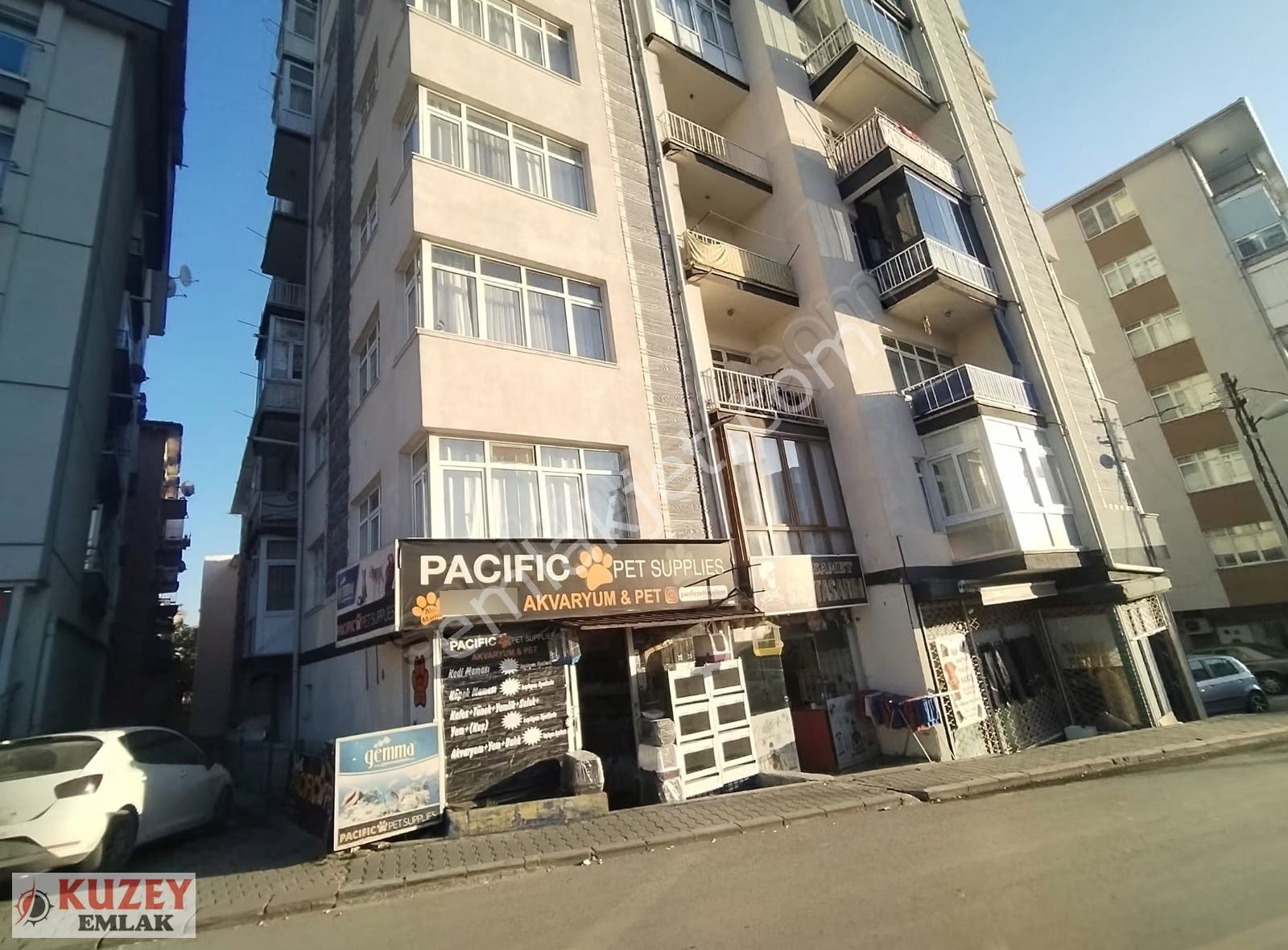 Kuzey Emlak'ta Caddesi Üzerinde Ön Cephe 3+1 Asansörlü Daire