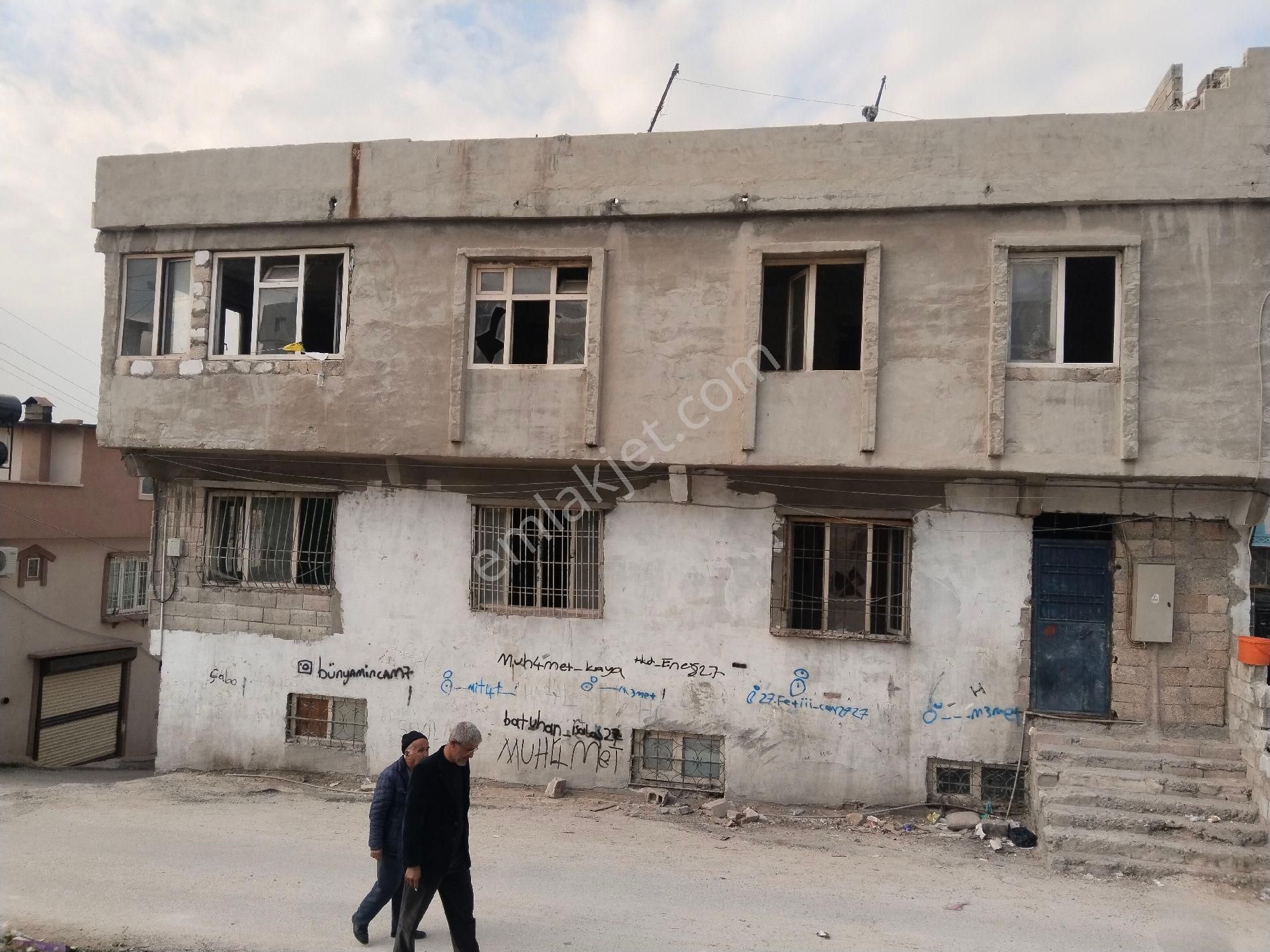 Dumlupınar Da 3 Katlı Köşe Başi Müstakil Ev