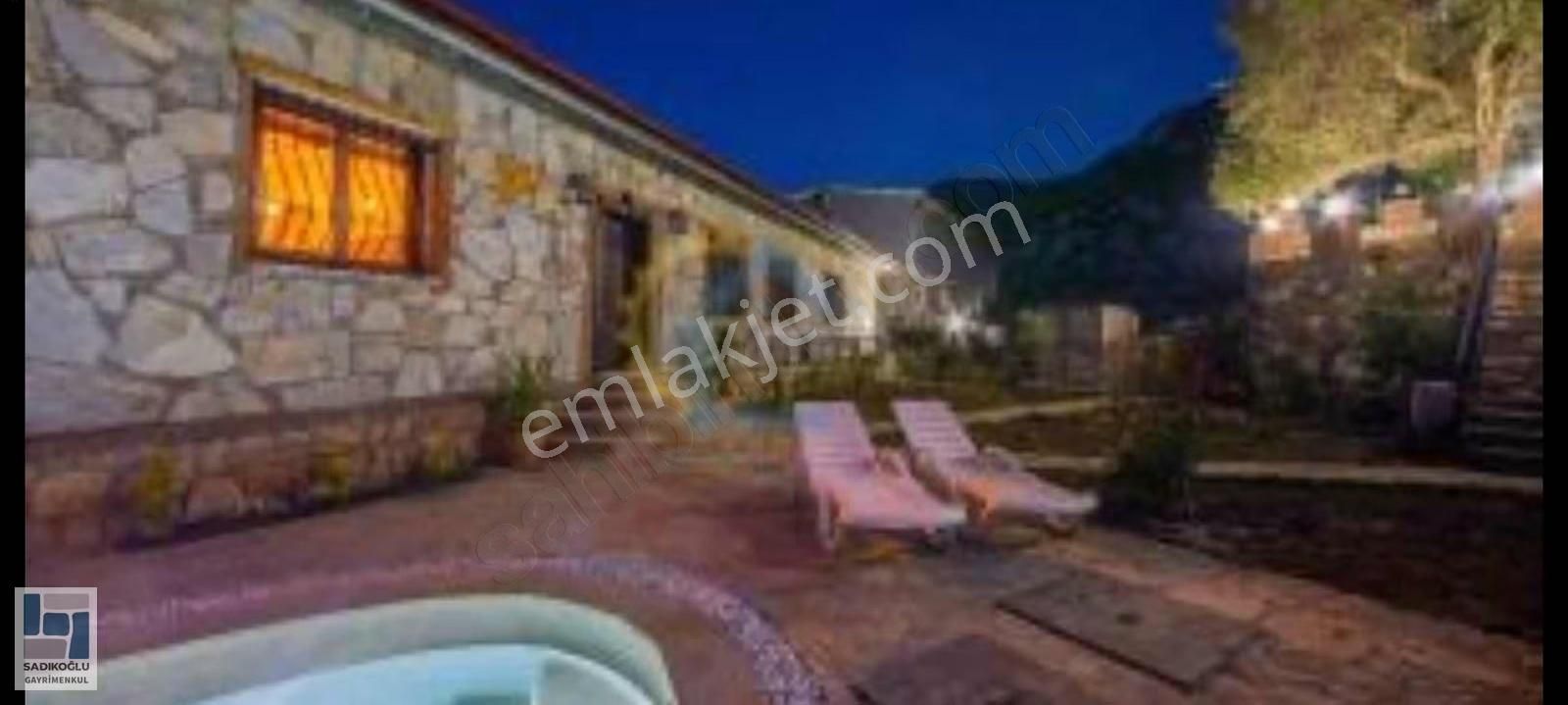 Marmaris Selimiyede 555 M² Arsa İçinde Havuzlu, Yasal 3+1 - Görsel 6