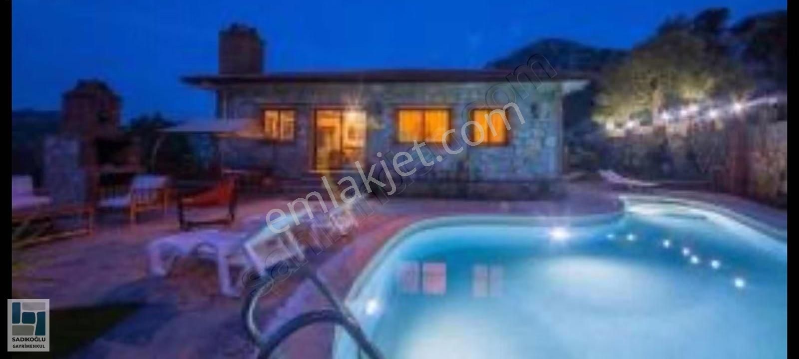 Marmaris Selimiyede 555 M² Arsa İçinde Havuzlu, Yasal 3+1 - Görsel 2