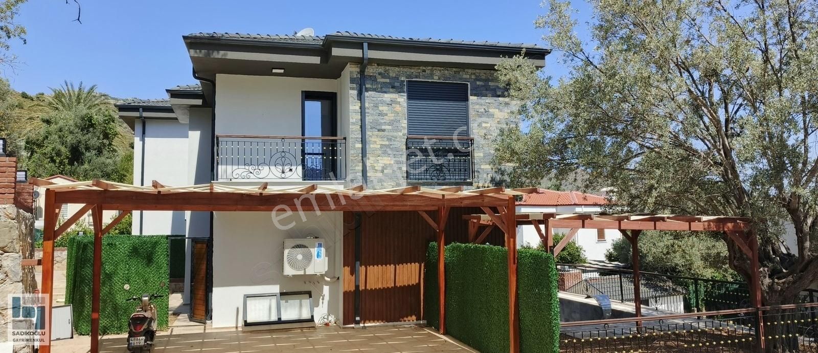 Selimiye Merkez'de Deniz Manzaralı,yasal Ve İskanlı Lüks Villa..