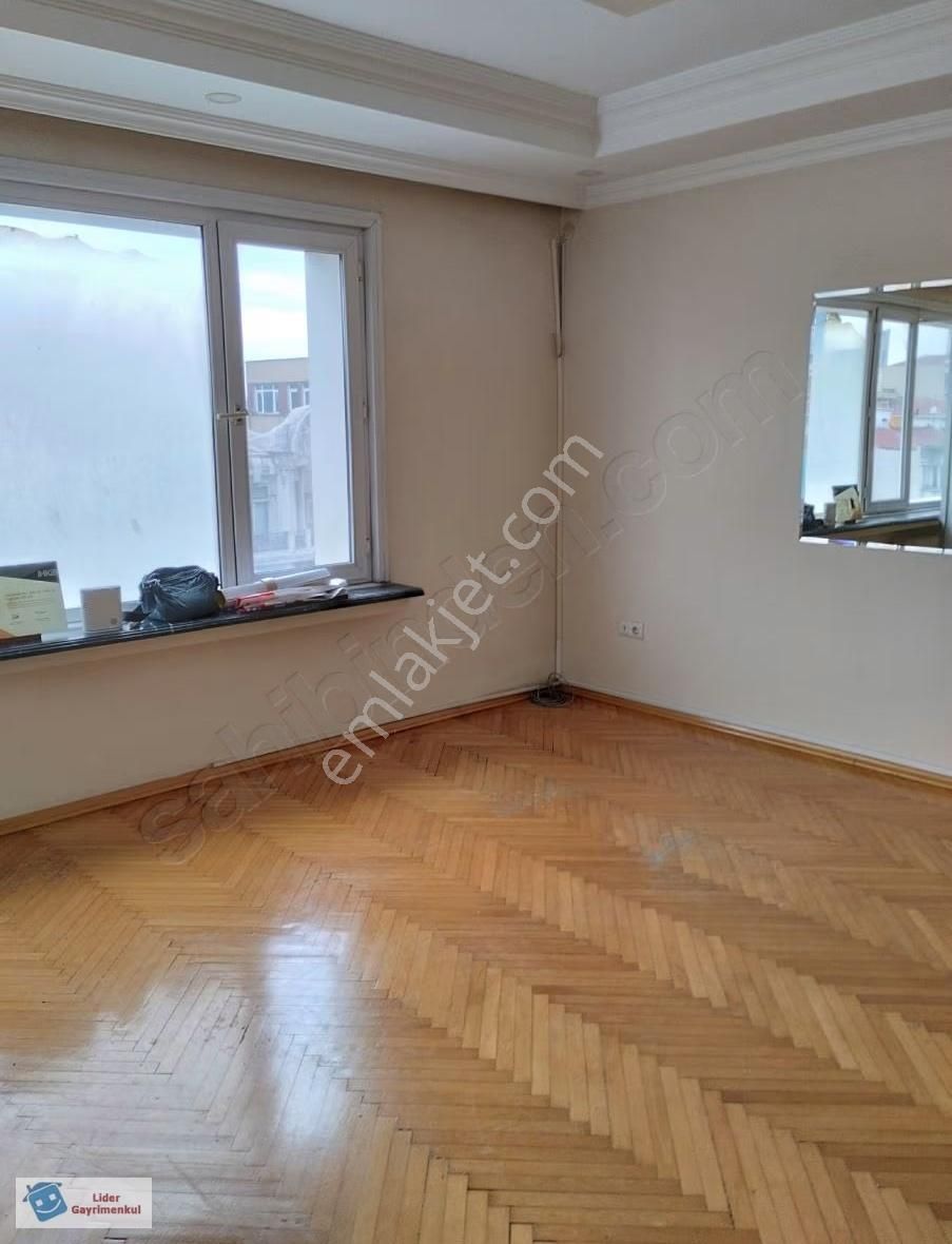 Halaskargazi Caddesi Üzerinde Köşe Konumda Metronun Dibinde 4+1 - Görsel 13