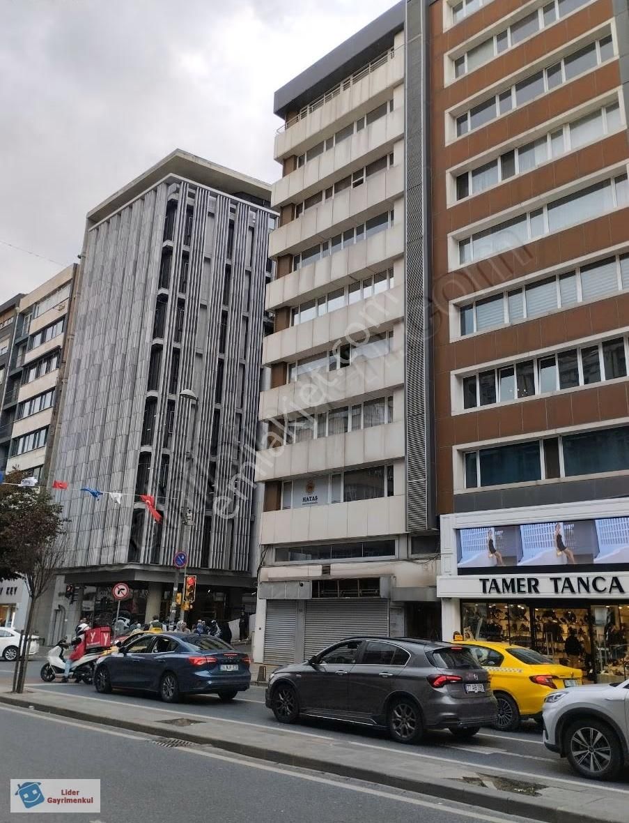 Halaskargazi Caddesi Üzerinde Köşe Konumda Metronun Dibinde 4+1 - Görsel 17