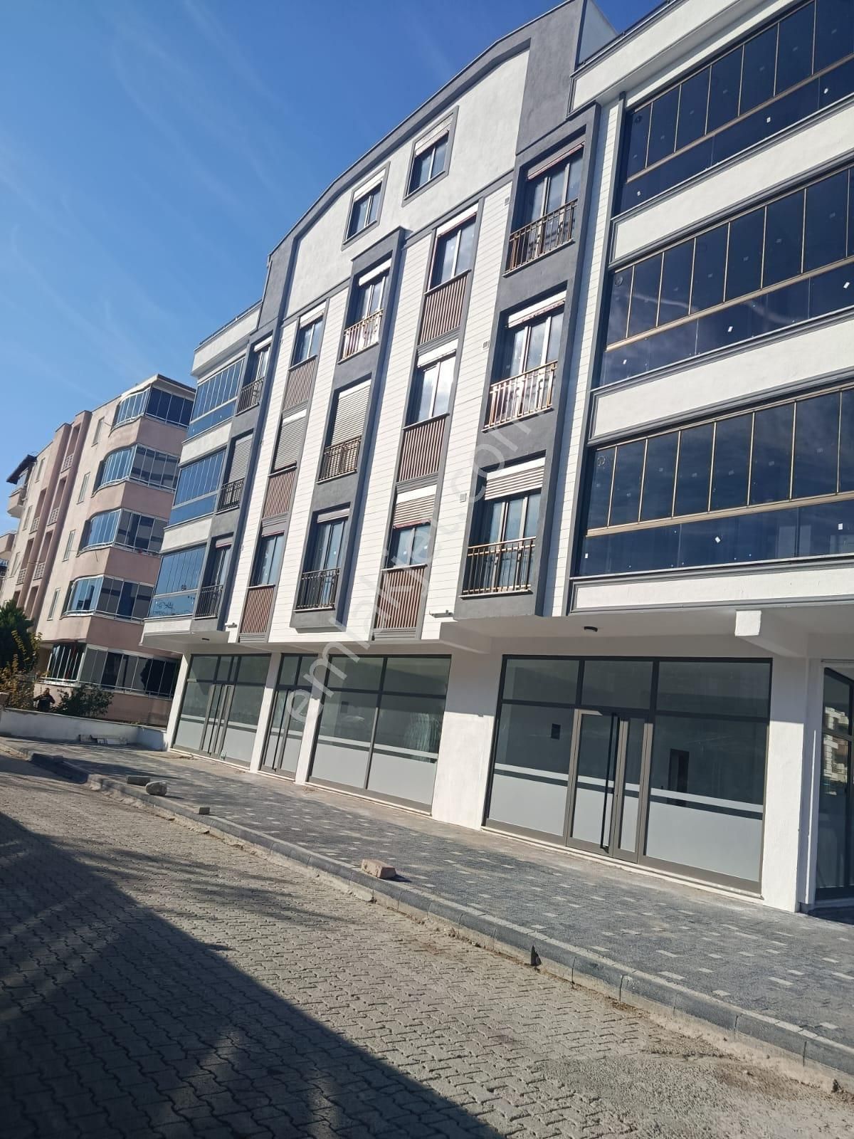 Akçay Doruk Gayrimenkul'den Altınkum'un Tam Göbeğinde Ayrı Mutfak, Ebeveyn Banyolu, Muhteşem Daire - Görsel 3