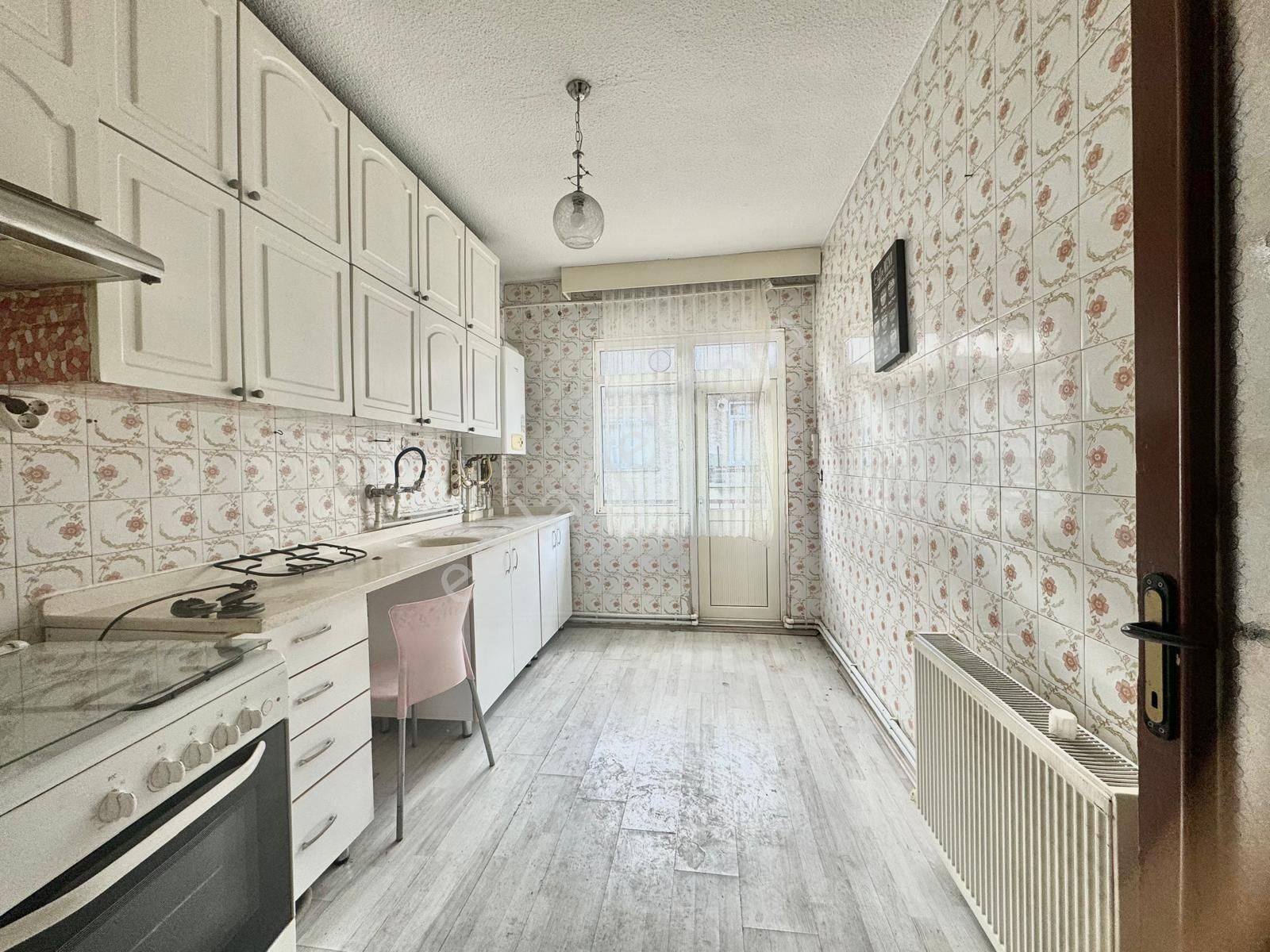 Aydınlıkevler Protokol Yolu Üzeri Bakımlı 3+1 Kiralık Daire