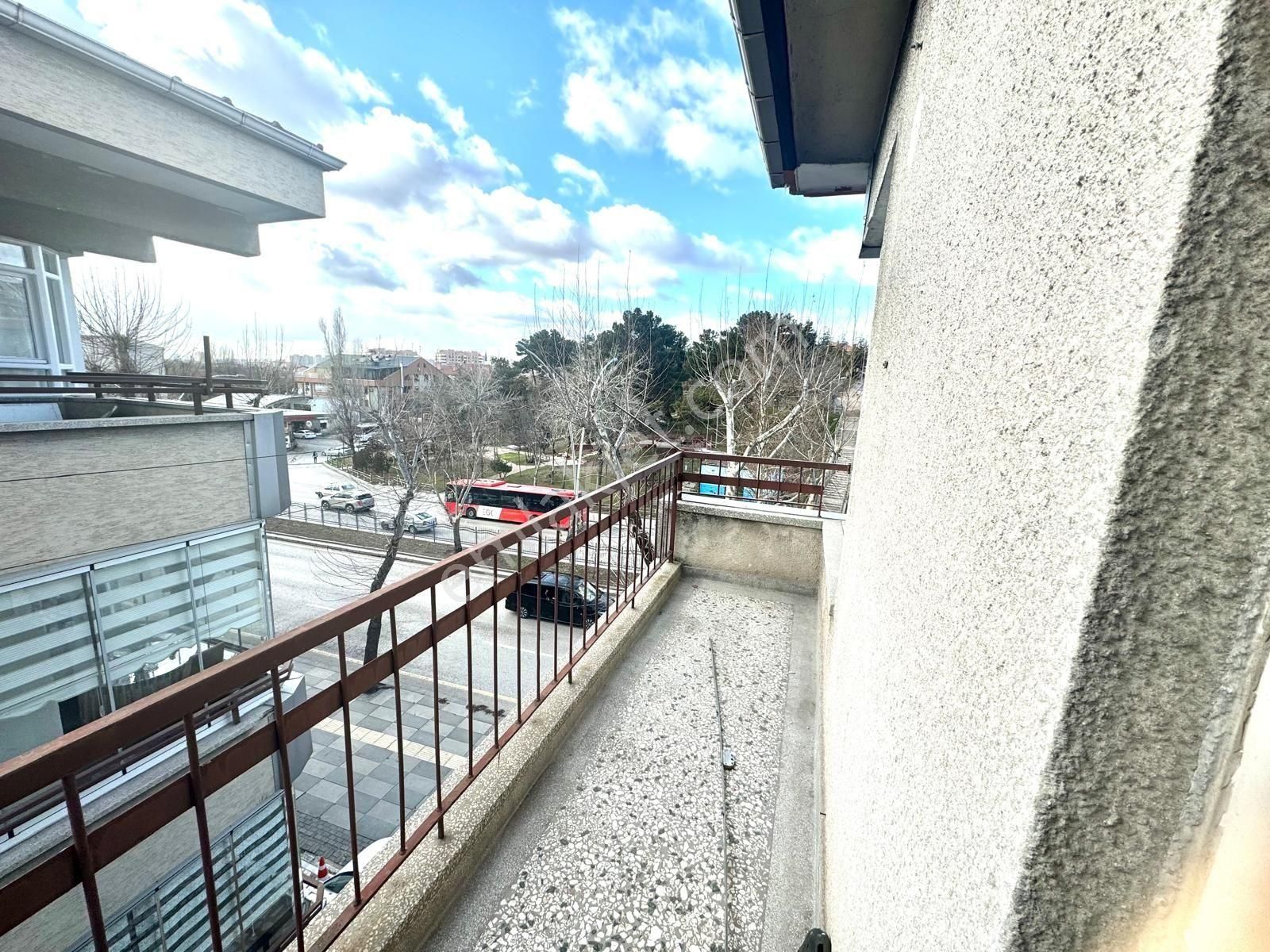 Aydınlıkevler Protokol Yolu Üzeri Bakımlı 3+1 Kiralık Daire - Görsel 8