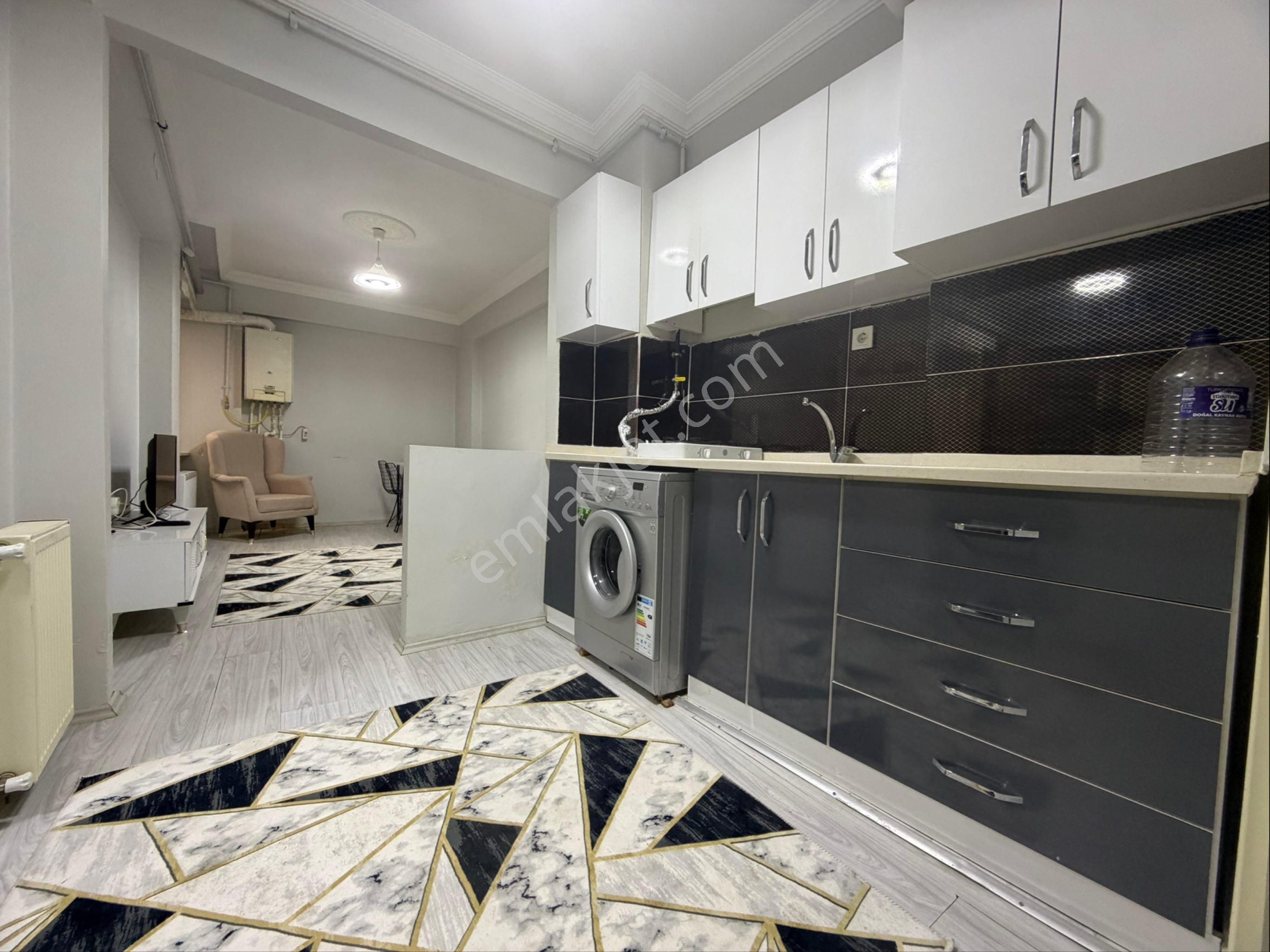 Memurdan Hazır Kiracılı Şehrin Merkezinde 1+1 - Görsel 11