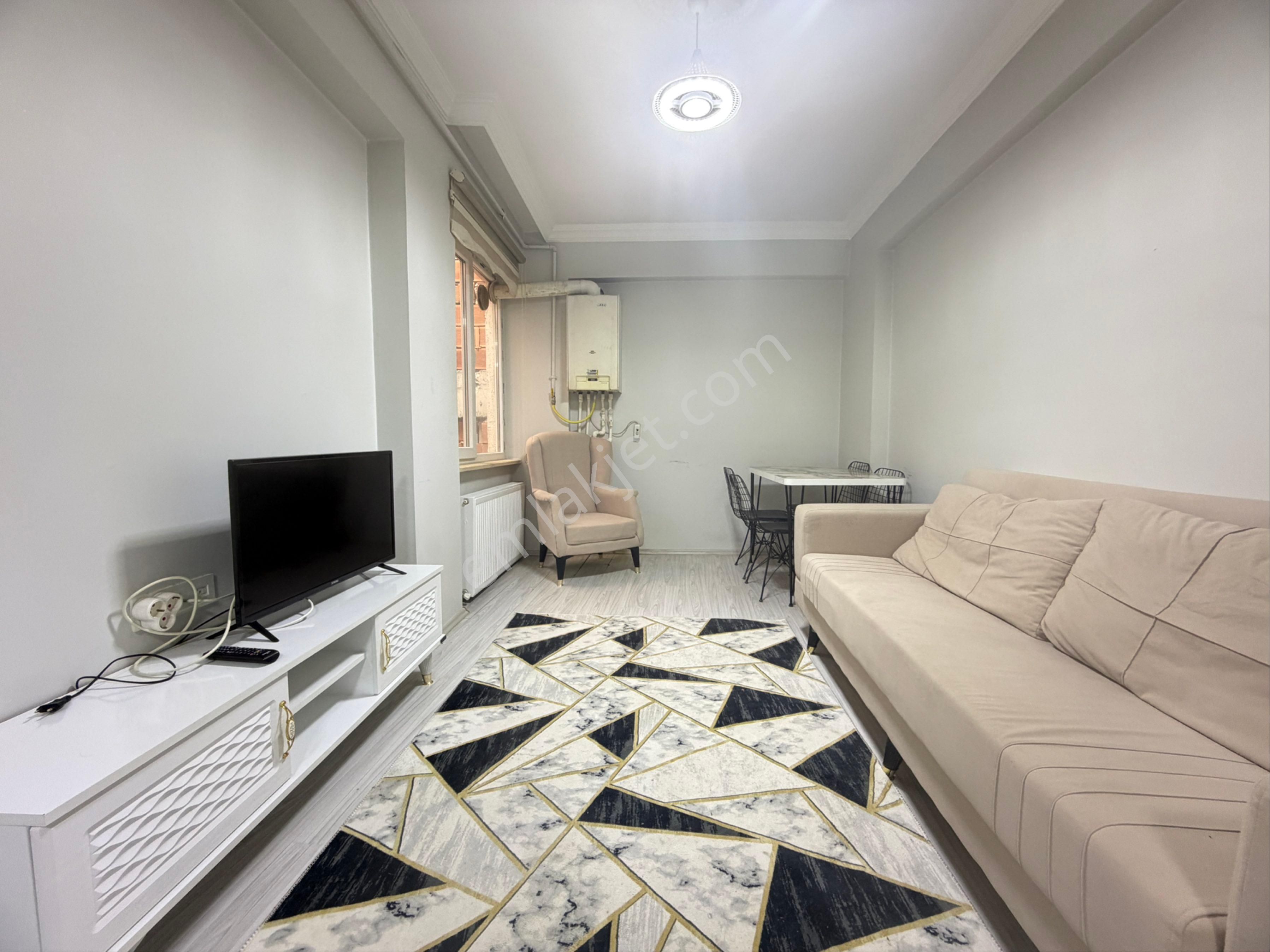 Memurdan Hazır Kiracılı Şehrin Merkezinde 1+1