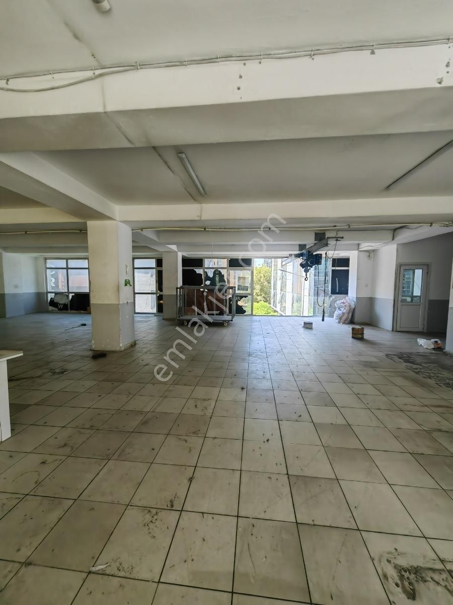 Bağcılar 15 Temmuz Da Kiralık 240 M2 Kullanışlı İşyeri Dükkan