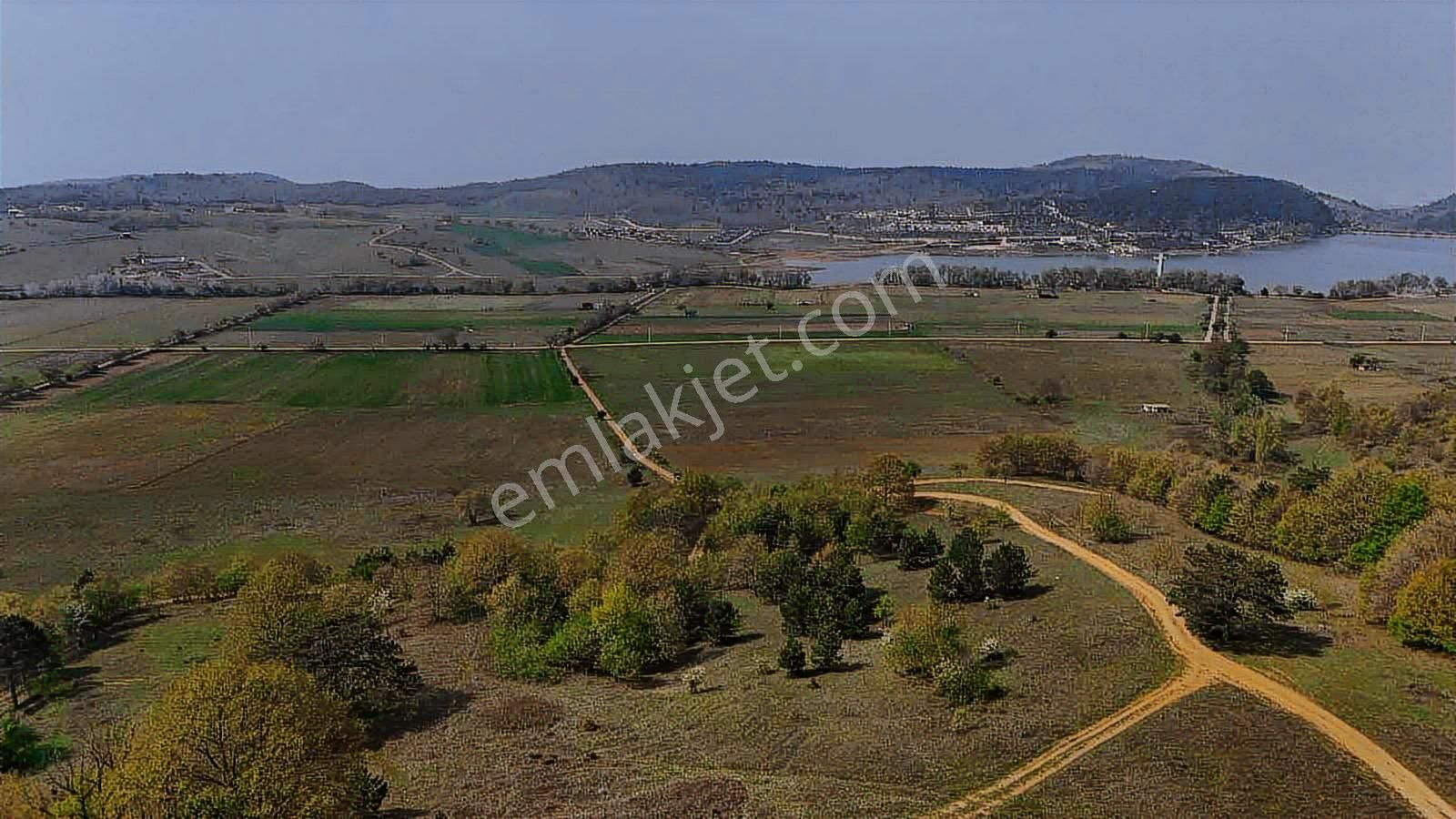 Dağyenice Göleti Manzaralı Satılık Arazi - Görsel 2