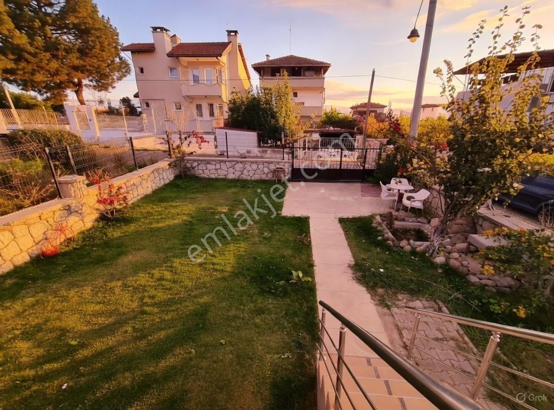 Denize 600 Metre , Geniş Bahçeli , Tam Müstakil Dubleks Villa - Görsel 4