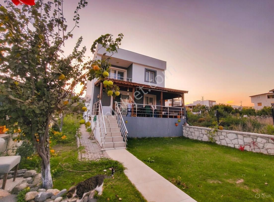 Denize 600 Metre , Geniş Bahçeli , Tam Müstakil Dubleks Villa