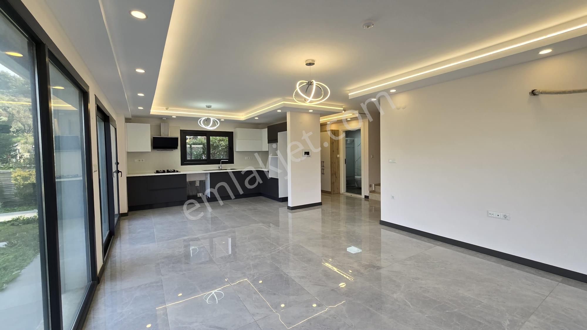 Merkeze Yürüme Mesafesinde | 450 M² Bahçeli | Özel Havuzlu Tam Müstakil Sıfır Villa - Görsel 3