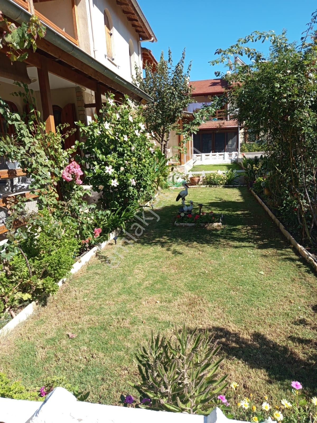 Doğanbey De Denize Sıfır Siteiçersinde Yüzme Havuzu Satılık 3+1 Villa - Görsel 3